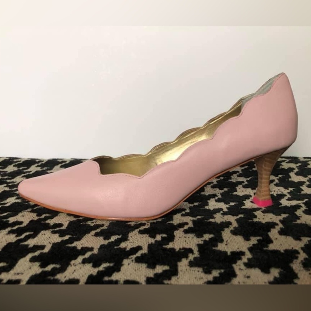 Claire Flowers Libby scalloped pink kitten heels size 7